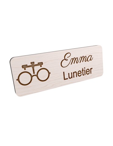 Badge personnalisé lunetier, motif optique et lunetterie, vue en biais