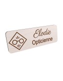 Badge personnalisé opticienne, motif optique et lunetterie, vue en biais