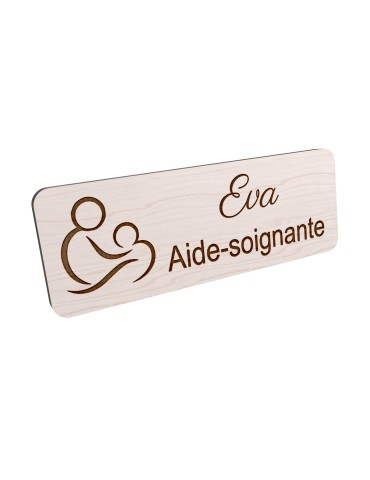 Badge personnalisé aide-soignante, motif soin et accompagnement, vue en biais