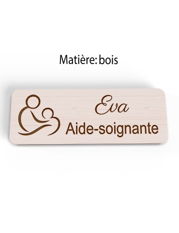 Badge personnalisé aide-soignante, motif soin et accompagnement, vue en biais 2