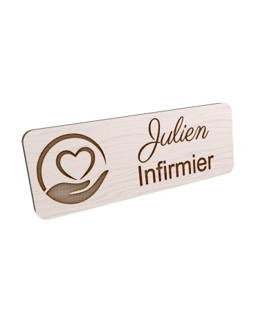 Badge personnalisé infirmier, motif soin et accompagnement, vue en biais