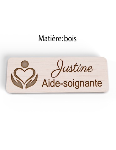 Badge personnalisé aide-soignante, motif soin et accompagnement, vue en biais 2