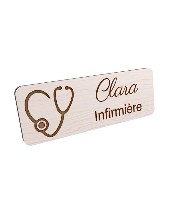 Badge personnalisé infirmière, motif soin et accompagnement, vue en biais