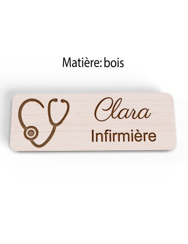 Badge personnalisé infirmière, motif soin et accompagnement, vue en biais 2