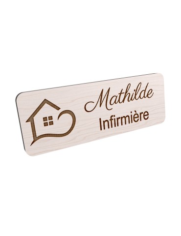 Badge personnalisé infirmière, motif soin et accompagnement, vue en biais