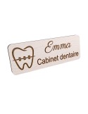 Badge personnalisé cabinet dentaire, motif cabinet et soins dentaires, vue en biais