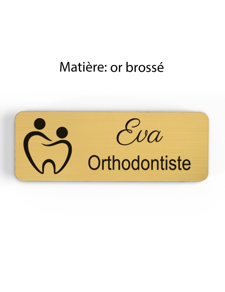 Badge personnalisé orthodontiste, motif cabinet et soins dentaires, finition or brossé