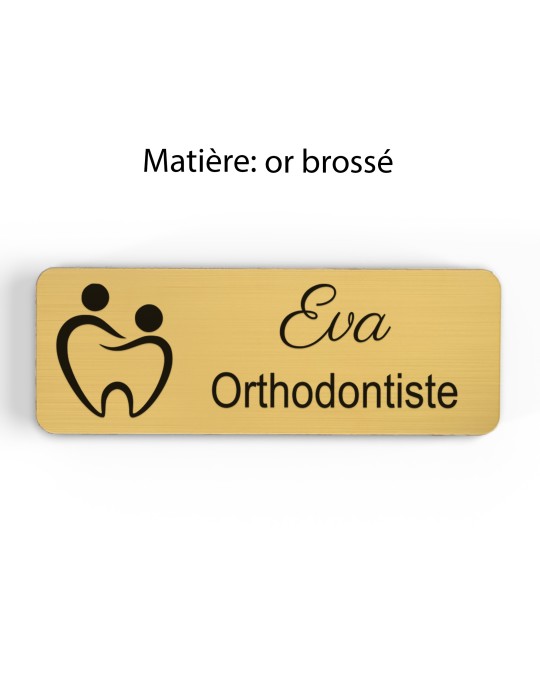 Badge personnalisé orthodontiste, motif cabinet et soins dentaires, finition or brossé