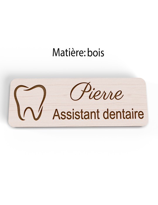 Badge personnalisé assistant dentaire, motif cabinet et soins dentaires, version bois vue à plat