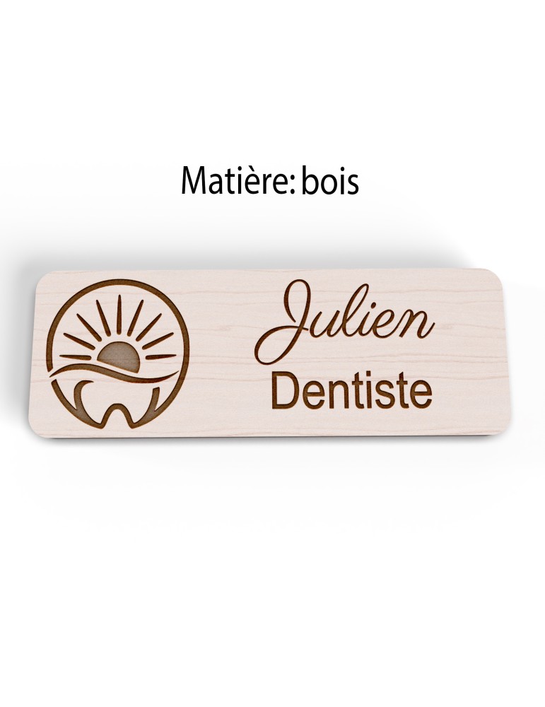 Badge personnalisé dentiste, motif cabinet et soins dentaires, version bois vue à plat