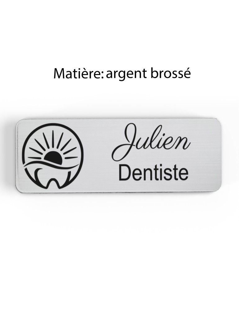 Badge personnalisé dentiste, motif cabinet et soins dentaires, finition argent brossé