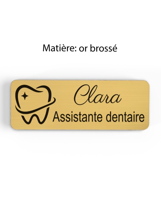 Badge personnalisé assistante dentaire, motif cabinet et soins dentaires, finition or brossé