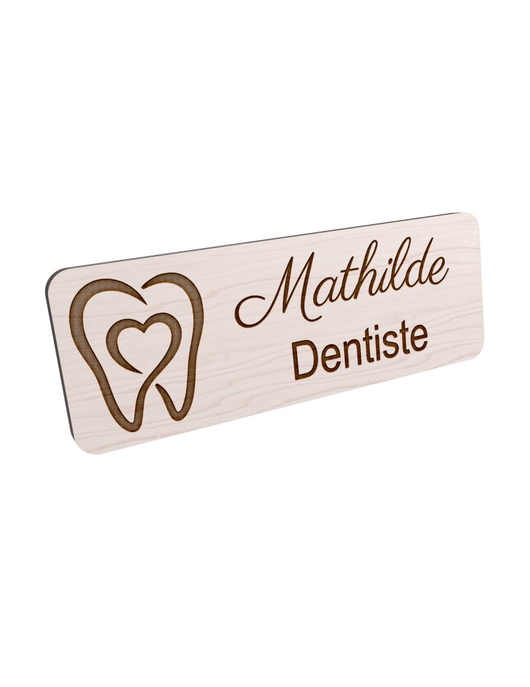 Badge personnalisé dentiste, motif cabinet et soins dentaires, vue en biais