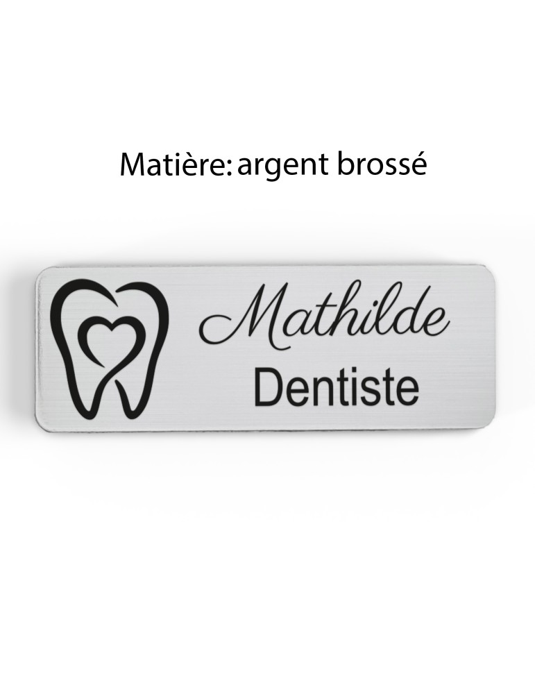 Badge personnalisé dentiste, motif cabinet et soins dentaires, finition argent brossé