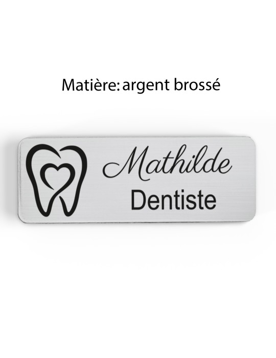Badge personnalisé dentiste, motif cabinet et soins dentaires, finition argent brossé