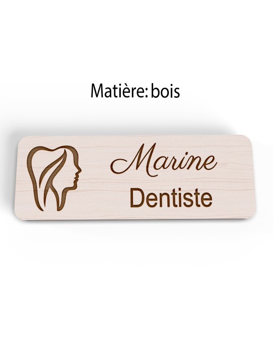 Badge personnalisé dentiste, motif cabinet et soins dentaires, version bois vue à plat