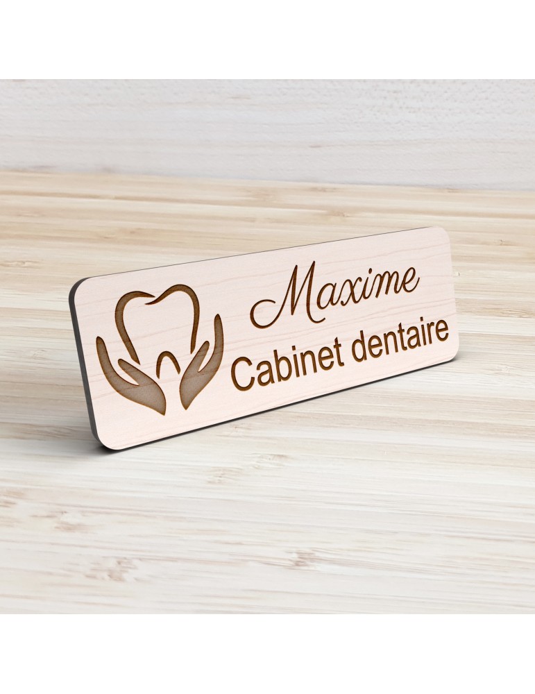 Badge personnalisé cabinet dentaire, motif cabinet et soins dentaires, vue de présentation