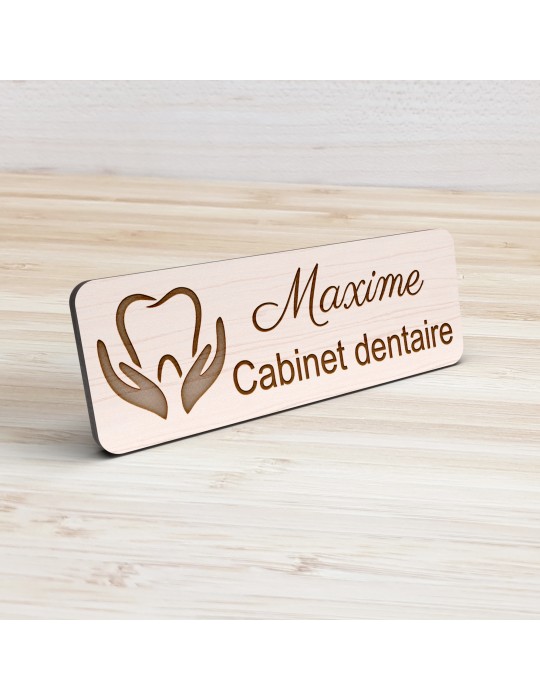 Badge personnalisé cabinet dentaire, motif cabinet et soins dentaires, vue de présentation