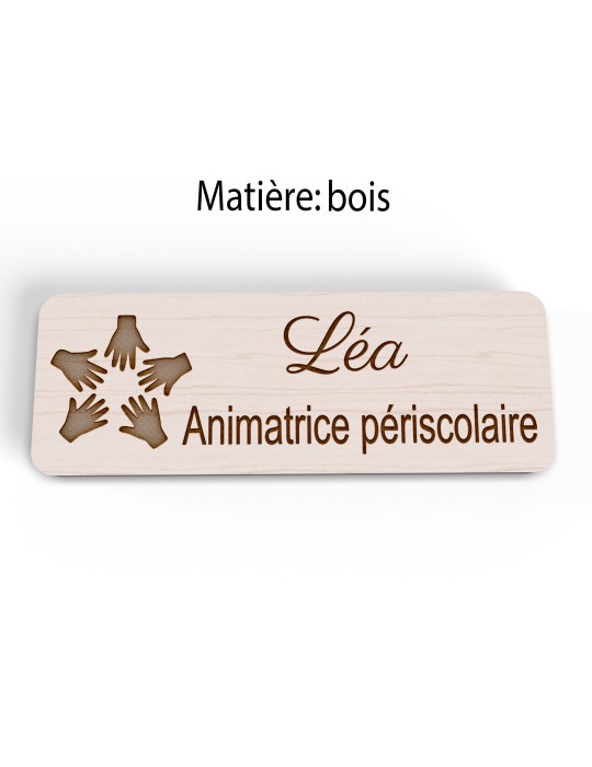 Badge personnalisé animatrice périscolaire, motif animation et activités pour enfants, version bois vue à plat