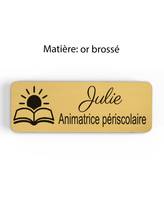 Badge personnalisé animatrice périscolaire, motif animation et activités pour enfants, finition or brossé