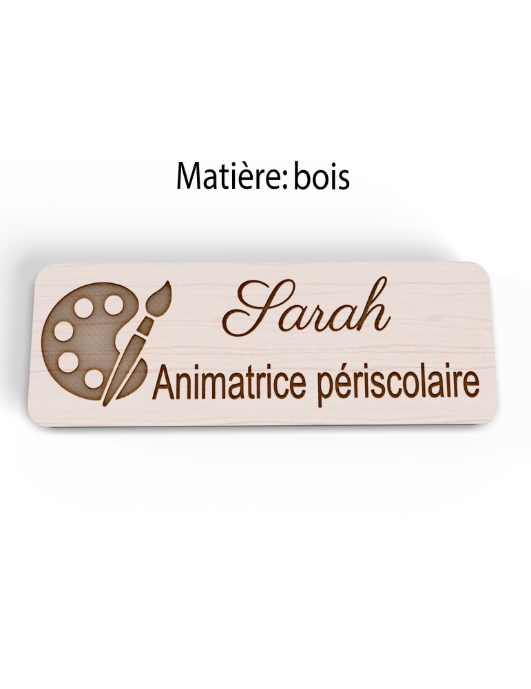 Badge personnalisé animatrice périscolaire, motif animation et activités pour enfants, version bois vue à plat