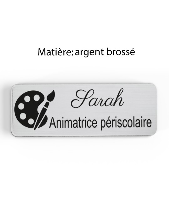 Badge personnalisé animatrice périscolaire, motif animation et activités pour enfants, finition argent brossé