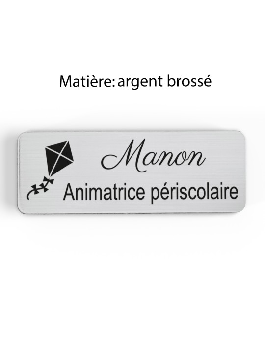 Badge personnalisé animatrice périscolaire, motif animation et activités pour enfants, finition argent brossé