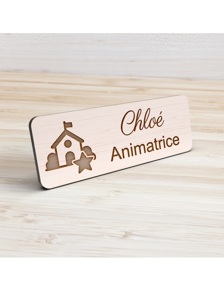 Badge personnalisé animatrice, motif animation et activités pour enfants, vue de présentation