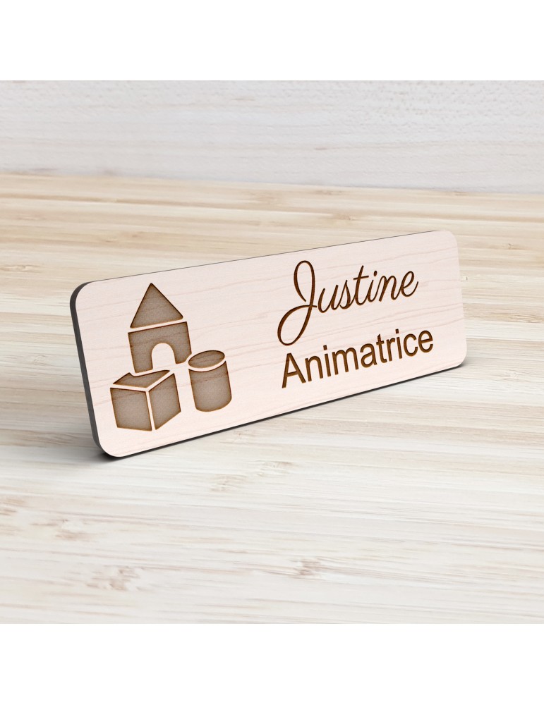 Badge personnalisé animatrice, motif animation et activités pour enfants, vue de présentation