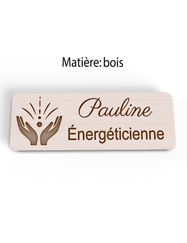 Badge personnalisé énergéticienne, motif énergie et bien-être, vue en biais 2