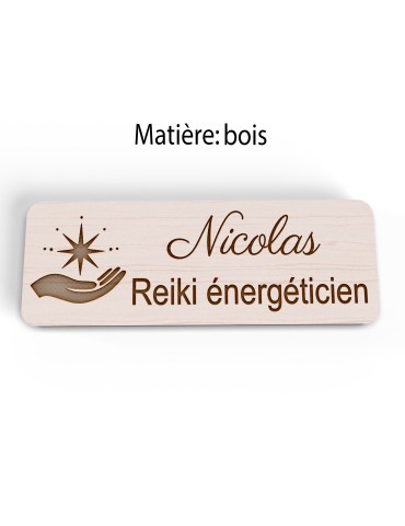 Badge personnalisé reiki énergéticien, motif énergie et bien-être, vue en biais 2