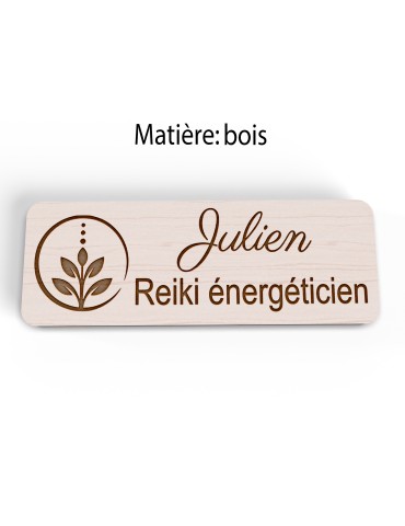 Badge personnalisé reiki énergéticien, motif énergie et bien-être, vue en biais 2