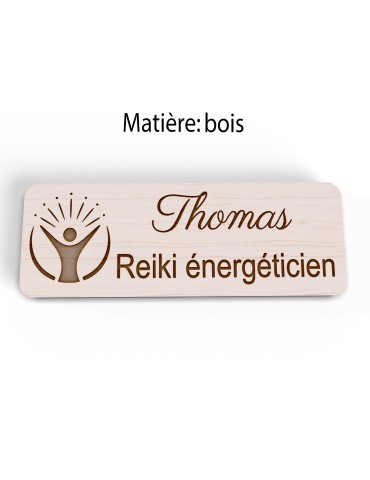 Badge personnalisé reiki énergéticien, motif énergie et bien-être, vue en biais 2