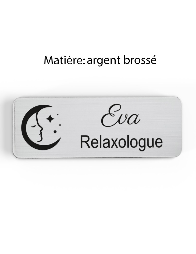 Badge personnalisé relaxologue, motif relaxation et détente, finition argent brossé