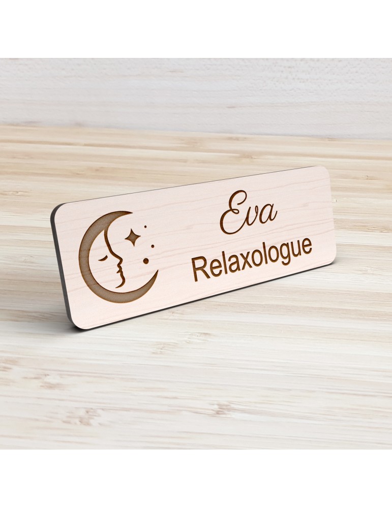 Badge personnalisé relaxologue, motif relaxation et détente, vue de présentation