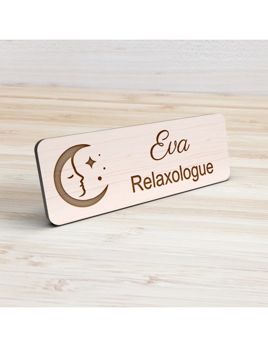 Badge personnalisé relaxologue, motif relaxation et détente, vue de présentation