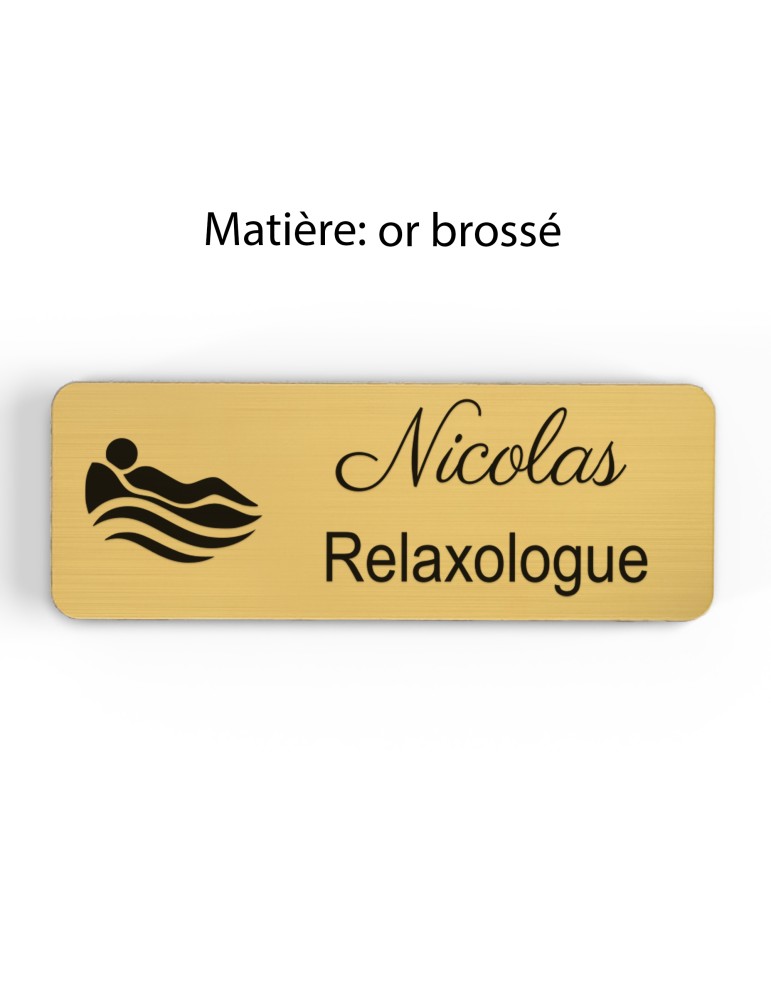 Badge personnalisé relaxologue, motif relaxation et détente, finition or brossé