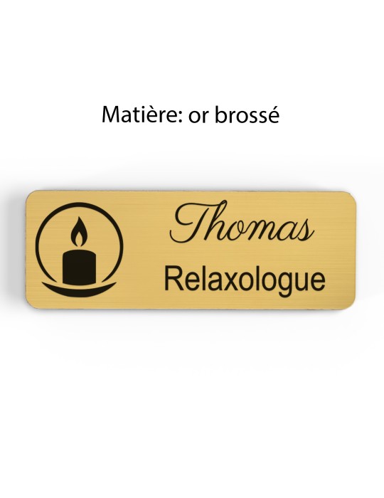 Badge personnalisé relaxologue, motif relaxation et détente, finition or brossé