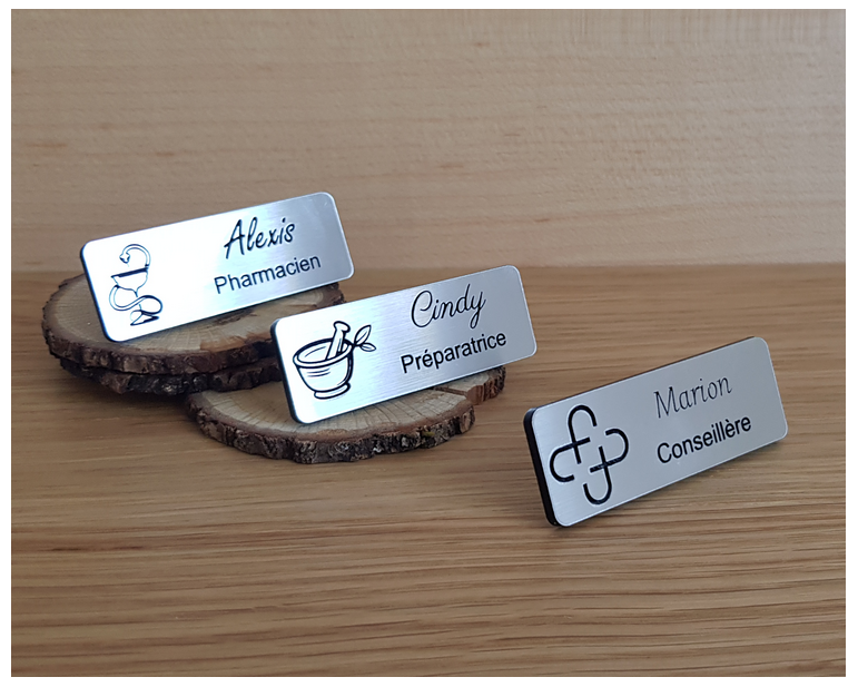 Badge pharmacie personnalisé argent brossé acrylique