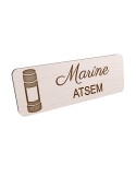 Badge personnalisé atsem, motif école maternelle et petite enfance, vue en biais