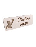 Badge personnalisé atsem, motif école maternelle et petite enfance, vue en biais
