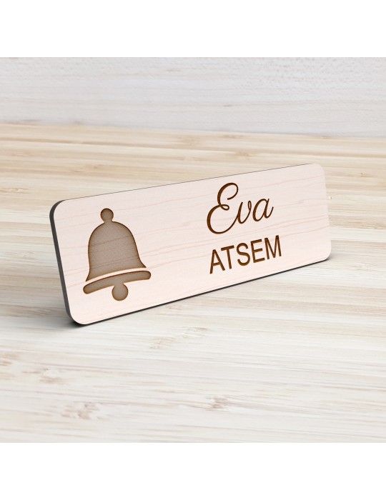 Badge personnalisé atsem, motif école maternelle et petite enfance, vue de présentation