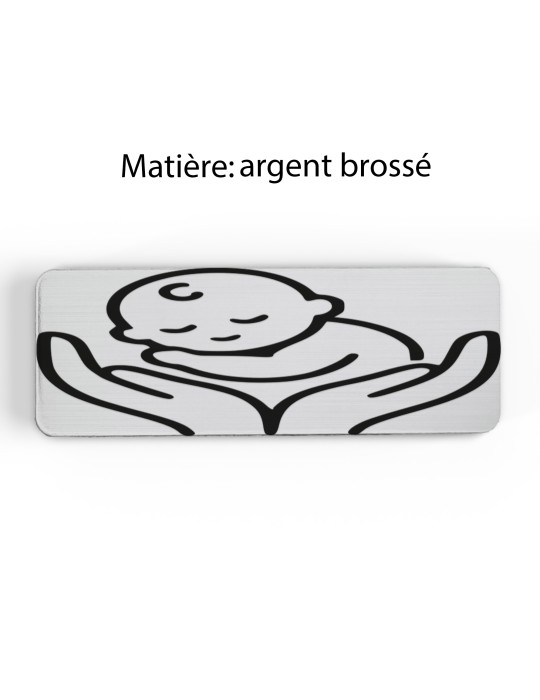 Badge personnalisé puéricultrice, motif bébé et puériculture, finition argent brossé