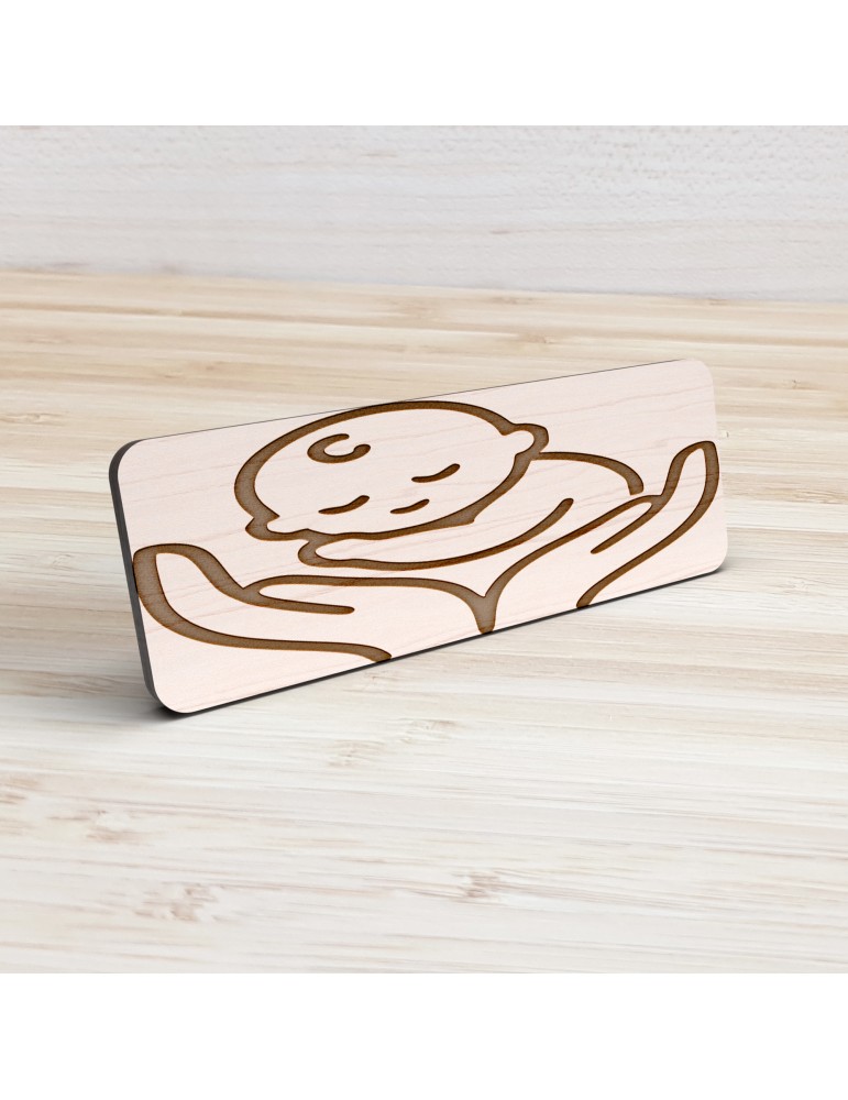 Badge personnalisé puéricultrice, motif bébé et puériculture, vue de présentation