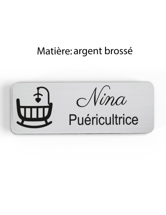 Badge personnalisé puéricultrice, motif bébé et puériculture, finition argent brossé