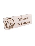 Badge personnalisé puéricultrice, motif bébé et puériculture, vue en biais