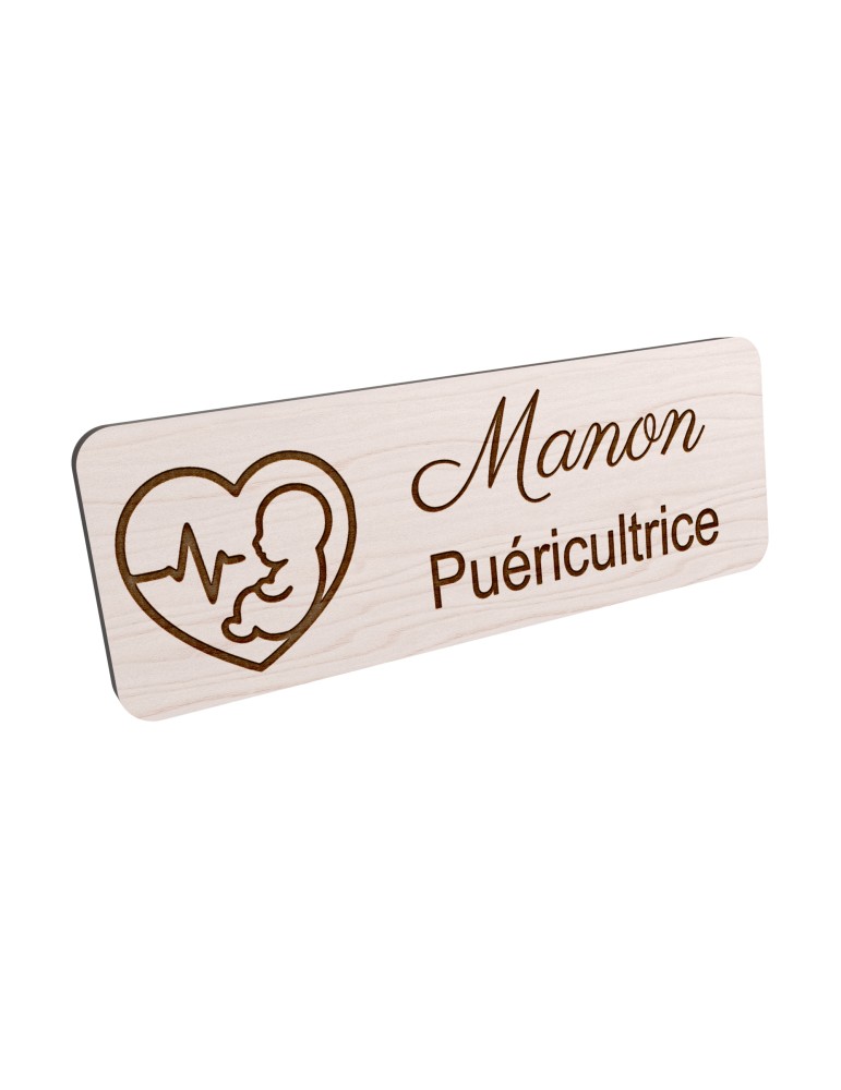 Badge personnalisé puéricultrice, motif bébé et puériculture, vue en biais