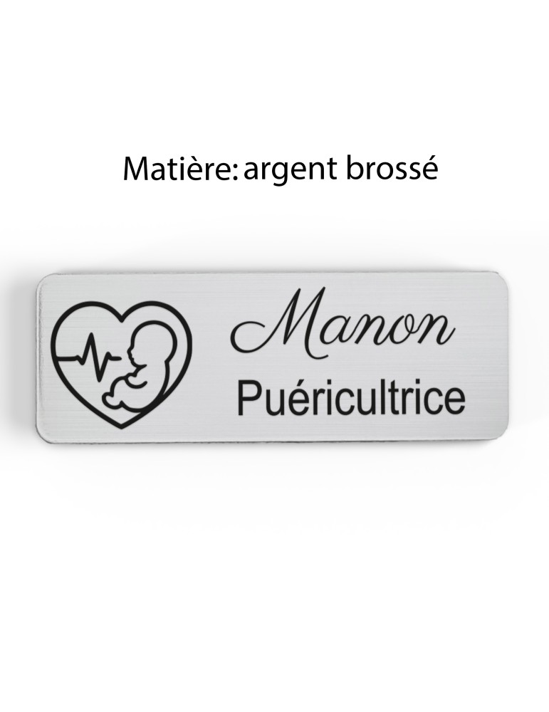 Badge personnalisé puéricultrice, motif bébé et puériculture, finition argent brossé