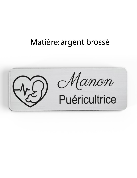 Badge personnalisé puéricultrice, motif bébé et puériculture, finition argent brossé