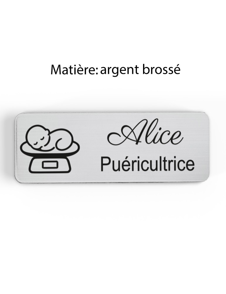Badge personnalisé puéricultrice, motif bébé et puériculture, finition argent brossé